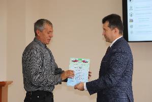В рамках работы Административного совета торжественно вручили сертификаты победителям конкурсного отбора инициативных проектов на территории Усольского района.